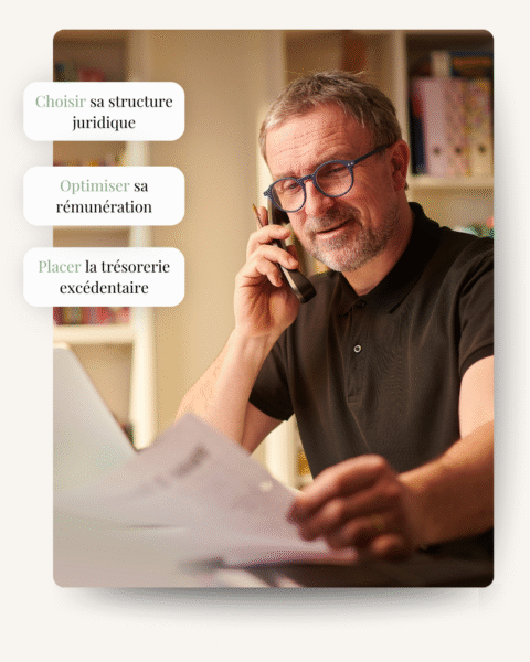 Illustration d'un chef d'entreprise au téléphone