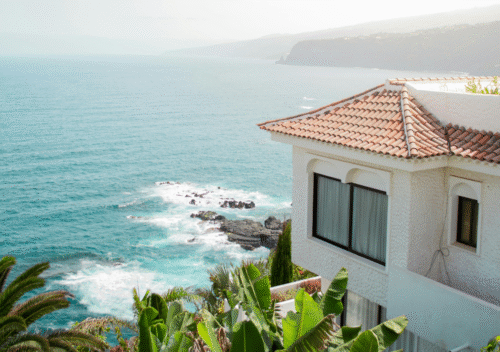 Illustration d'une maison en bord de mer